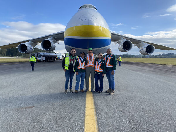 A bordo de avión Antonov llegó compuerta para Hidroituango
A bordo de avión Antonov llegó compuerta para Hidroituango
Fecha: 27 Jun 2023 
Para descargar esta fotografía en alta resolución, haga clic sobre la imagen hasta que la misma se despliegue en la pantalla completa; luego dé clic derecho y elija la opción "guardar imagen como". 
En caso de publicación por cualquier medio, solicitamos acompañarla del crédito: "Foto EPM"

