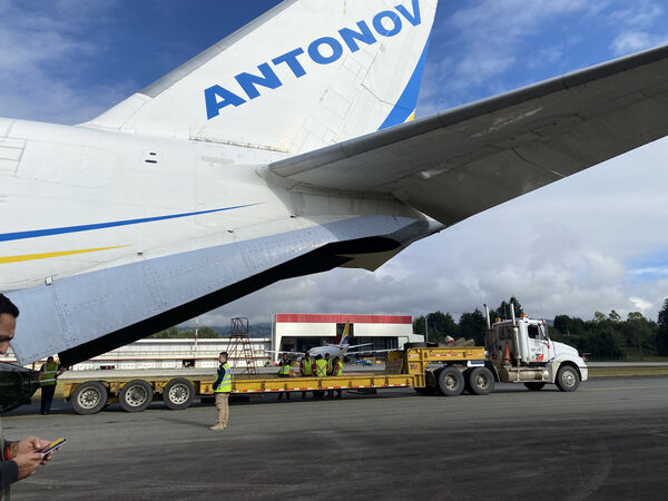 A bordo de avión Antonov llegó compuerta para Hidroituango
A bordo de avión Antonov llegó compuerta para Hidroituango
Fecha: 27 Jun 2023 
Para descargar esta fotografía en alta resolución, haga clic sobre la imagen hasta que la misma se despliegue en la pantalla completa; luego dé clic derecho y elija la opción "guardar imagen como". 
En caso de publicación por cualquier medio, solicitamos acompañarla del crédito: "Foto EPM"

