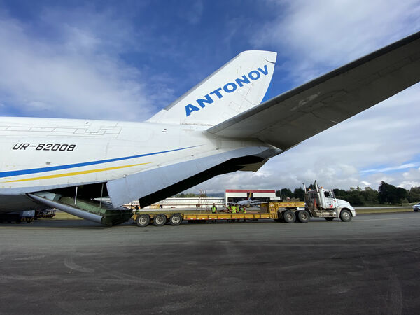 A bordo de avión Antonov llegó compuerta para Hidroituango
A bordo de avión Antonov llegó compuerta para Hidroituango
Fecha: 27 Jun 2023 
Para descargar esta fotografía en alta resolución, haga clic sobre la imagen hasta que la misma se despliegue en la pantalla completa; luego dé clic derecho y elija la opción "guardar imagen como". 
En caso de publicación por cualquier medio, solicitamos acompañarla del crédito: "Foto EPM"

