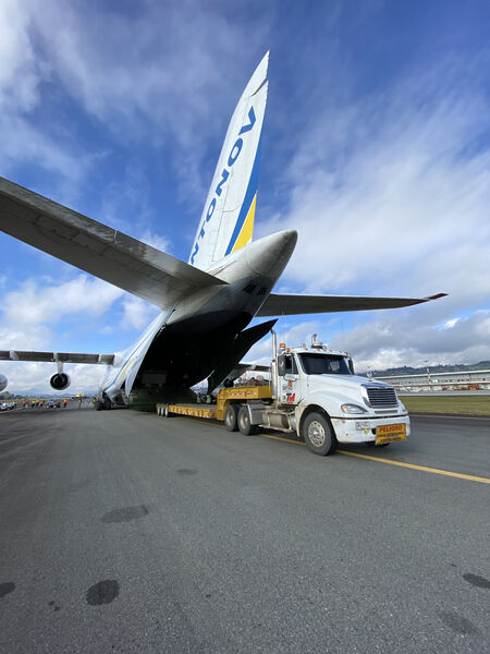 A bordo de avión Antonov llegó compuerta para Hidroituango
A bordo de avión Antonov llegó compuerta para Hidroituango
Fecha: 27 Jun 2023 
Para descargar esta fotografía en alta resolución, haga clic sobre la imagen hasta que la misma se despliegue en la pantalla completa; luego dé clic derecho y elija la opción "guardar imagen como". 
En caso de publicación por cualquier medio, solicitamos acompañarla del crédito: "Foto EPM"

