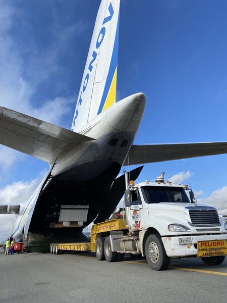 A bordo de avión Antonov llegó compuerta para Hidroituango
A bordo de avión Antonov llegó compuerta para Hidroituango
Fecha: 27 Jun 2023 
Para descargar esta fotografía en alta resolución, haga clic sobre la imagen hasta que la misma se despliegue en la pantalla completa; luego dé clic derecho y elija la opción "guardar imagen como". 
En caso de publicación por cualquier medio, solicitamos acompañarla del crédito: "Foto EPM"

