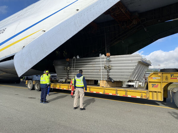 A bordo de avión Antonov llegó compuerta para Hidroituango
A bordo de avión Antonov llegó compuerta para Hidroituango
Fecha: 27 Jun 2023 
Para descargar esta fotografía en alta resolución, haga clic sobre la imagen hasta que la misma se despliegue en la pantalla completa; luego dé clic derecho y elija la opción "guardar imagen como". 
En caso de publicación por cualquier medio, solicitamos acompañarla del crédito: "Foto EPM"

