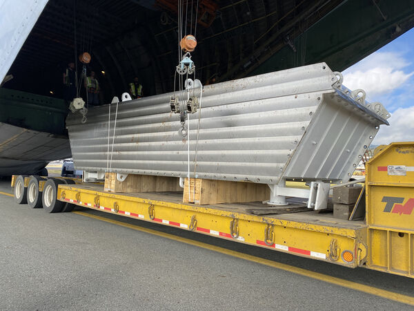 A bordo de avión Antonov llegó compuerta para Hidroituango
A bordo de avión Antonov llegó compuerta para Hidroituango
Fecha: 27 Jun 2023 
Para descargar esta fotografía en alta resolución, haga clic sobre la imagen hasta que la misma se despliegue en la pantalla completa; luego dé clic derecho y elija la opción "guardar imagen como". 
En caso de publicación por cualquier medio, solicitamos acompañarla del crédito: "Foto EPM"

