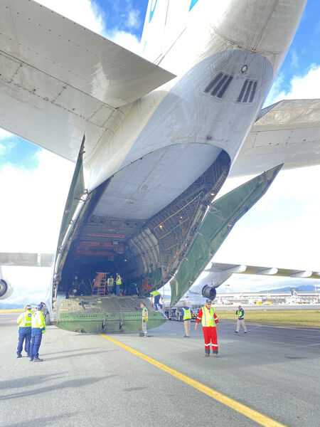 A bordo de avión Antonov llegó compuerta para Hidroituango
A bordo de avión Antonov llegó compuerta para Hidroituango
Fecha: 27 Jun 2023 
Para descargar esta fotografía en alta resolución, haga clic sobre la imagen hasta que la misma se despliegue en la pantalla completa; luego dé clic derecho y elija la opción "guardar imagen como". 
En caso de publicación por cualquier medio, solicitamos acompañarla del crédito: "Foto EPM"

