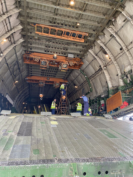 A bordo de avión Antonov llegó compuerta para Hidroituango
A bordo de avión Antonov llegó compuerta para Hidroituango
Fecha: 27 Jun 2023 
Para descargar esta fotografía en alta resolución, haga clic sobre la imagen hasta que la misma se despliegue en la pantalla completa; luego dé clic derecho y elija la opción "guardar imagen como". 
En caso de publicación por cualquier medio, solicitamos acompañarla del crédito: "Foto EPM"


