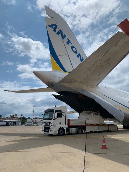 A bordo de avión Antonov llegó compuerta para Hidroituango
A bordo de avión Antonov llegó compuerta para Hidroituango
Fecha: 27 Jun 2023 
Para descargar esta fotografía en alta resolución, haga clic sobre la imagen hasta que la misma se despliegue en la pantalla completa; luego dé clic derecho y elija la opción "guardar imagen como". 
En caso de publicación por cualquier medio, solicitamos acompañarla del crédito: "Foto EPM"

