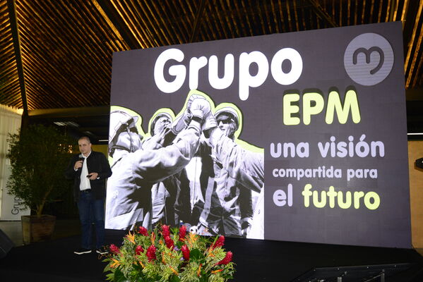 Encuentro de Directivos Grupo EPM
Encuentro de Directivos Grupo EPM
Fecha: 10 Marzo 2023
Para descargar esta fotografía en alta resolución, haga clic sobre la imagen hasta que la misma se despliegue en la pantalla completa; luego dé clic derecho y elija la opción "guardar imagen como". 
En caso de publicación por cualquier medio, solicitamos acompañarla del crédito: "Foto EPM"
Palabras clave: Encuentro de Directivos Grupo EPM