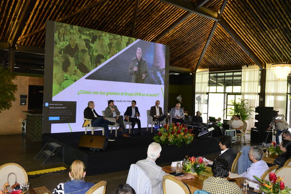 Encuentro de Directivos Grupo EPM
Encuentro de Directivos Grupo EPM
Fecha: 10 Marzo 2023
Para descargar esta fotografía en alta resolución, haga clic sobre la imagen hasta que la misma se despliegue en la pantalla completa; luego dé clic derecho y elija la opción "guardar imagen como". 
En caso de publicación por cualquier medio, solicitamos acompañarla del crédito: "Foto EPM"
Palabras clave: Encuentro de Directivos Grupo EPM