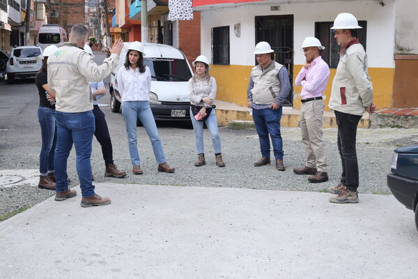 Rirma del crédito con la Agencia Francesa de Desarrollo
Firma del crédito con la Agencia Francesa de Desarrollo
Fecha: 16 Marzo 2023
Para descargar esta fotografía en alta resolución, haga clic sobre la imagen hasta que la misma se despliegue en la pantalla completa; luego dé clic derecho y elija la opción "guardar imagen como". 
En caso de publicación por cualquier medio, solicitamos acompañarla del crédito: "Foto EPM"

Palabras clave: Firma  crédito  Agencia Francesa Desarrollo