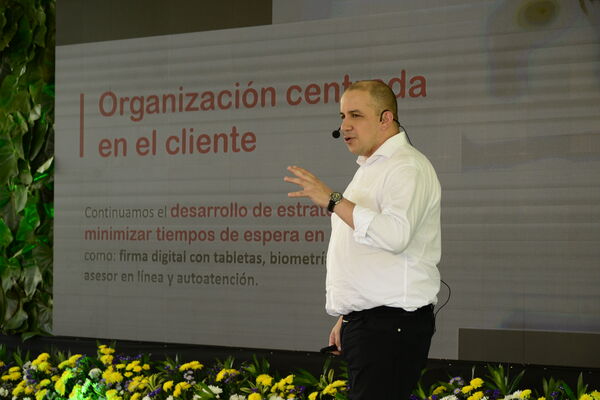 Rendición de Cuentas   
Rendición de Cuentas   
Fecha: 2023 May 11
Para descargar esta fotografía en alta resolución, haga clic sobre la imagen hasta que la misma se despliegue en la pantalla completa; luego dé clic derecho y elija la opción "guardar imagen como".
En caso de publicación por cualquier medio, solicitamos acompañarla del crédito: "Foto EPM"
Palabras clave: Rendición Cuentas