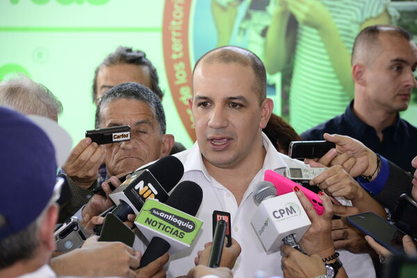 Rendición de Cuentas   
Rendición de Cuentas   
Fecha: 2023 May 11
Para descargar esta fotografía en alta resolución, haga clic sobre la imagen hasta que la misma se despliegue en la pantalla completa; luego dé clic derecho y elija la opción "guardar imagen como".
En caso de publicación por cualquier medio, solicitamos acompañarla del crédito: "Foto EPM"
Palabras clave: Rendición Cuentas
