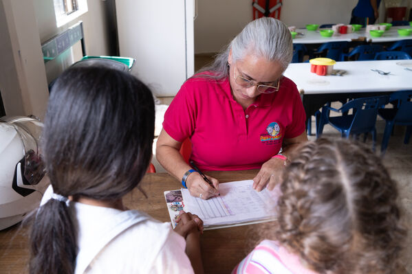 Visita cliente 1400000 Fundacion pan  paraiso
Visita cliente 1400000 Fundación Pan y Paraíso
Fecha: 8 de Noviembre 2023.
Para descargar esta fotografía en alta resolución, haga clic sobre la imagen hasta que la misma se despliegue en la pantalla completa; luego dé clic derecho y elija la opción "guardar imagen como". 
En caso de publicación por cualquier medio, solicitamos acompañarla del crédito: "Foto EPM" 
Palabras clave: Visita cliente 1400000 Fundacion pan  paraiso