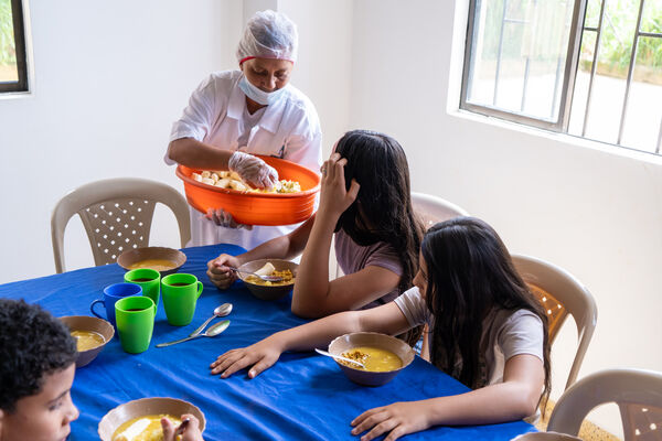 Visita cliente 1400000 Fundacion pan  paraiso
Visita cliente 1400000 Fundación Pan y Paraíso
Fecha: 8 de Noviembre 2023.
Para descargar esta fotografía en alta resolución, haga clic sobre la imagen hasta que la misma se despliegue en la pantalla completa; luego dé clic derecho y elija la opción "guardar imagen como". 
En caso de publicación por cualquier medio, solicitamos acompañarla del crédito: "Foto EPM" 
Palabras clave: Visita cliente 1400000 Fundacion pan  paraiso