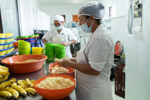 Visita cliente 1400000 Fundacion pan  paraiso
Visita cliente 1400000 Fundación Pan y Paraíso
Fecha: 8 de Noviembre 2023.
Para descargar esta fotografía en alta resolución, haga clic sobre la imagen hasta que la misma se despliegue en la pantalla completa; luego dé clic derecho y elija la opción "guardar imagen como". 
En caso de publicación por cualquier medio, solicitamos acompañarla del crédito: "Foto EPM" 
Palabras clave: Visita cliente 1400000 Fundacion pan  paraiso