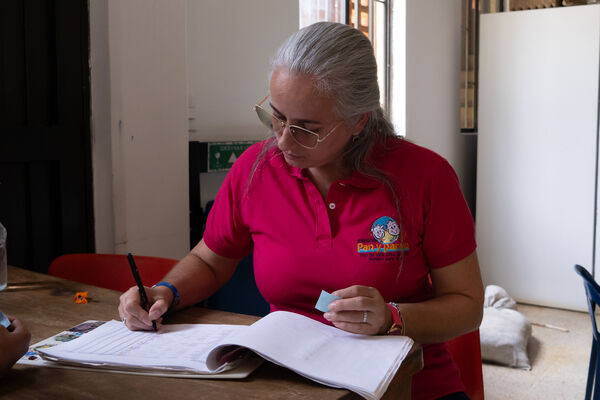 Visita cliente 1400000 Fundacion pan  paraiso
Visita cliente 1400000 Fundación Pan y Paraíso
Fecha: 8 de Noviembre 2023.
Para descargar esta fotografía en alta resolución, haga clic sobre la imagen hasta que la misma se despliegue en la pantalla completa; luego dé clic derecho y elija la opción "guardar imagen como". 
En caso de publicación por cualquier medio, solicitamos acompañarla del crédito: "Foto EPM" 
Palabras clave: Visita cliente 1400000 Fundacion pan  paraiso