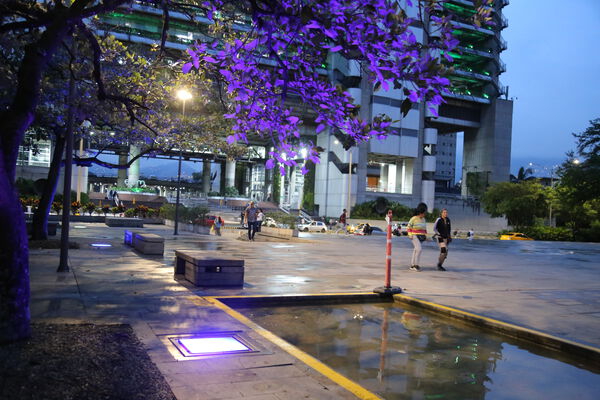 Iluminación LED Pies Descalzos 2023
Palabras clave: Iluminación LED Pies Descalzos 2023