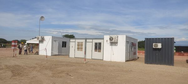 Parque Solar Tepuy avance obras 53 %
Parque Solar Tepuy avance obras 53 %
fecha: 2 de novienbre 2023 
Para descargar esta fotografía en alta resolución, haga clic sobre la imagen hasta que la misma se despliegue en la pantalla completa; luego dé clic derecho y elija la opción "guardar imagen como". 
En caso de publicación por cualquier medio, solicitamos acompañarla del crédito: "Foto EPM" 
Palabras clave: Parque Solar Tepuy avance obras 53 %