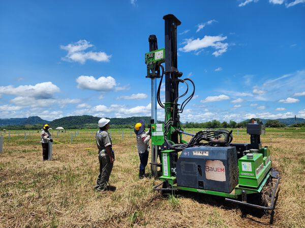  Parque Solar Tepuy avance obras 62 %
Parque Solar Tepuy avance obras 62 %
Fecha: 2 de noviembre 2023

Para descargar esta fotografía en alta resolución, haga clic sobre la imagen hasta que la misma se despliegue en la pantalla completa; luego dé clic derecho y elija la opción "guardar imagen como"

En caso de publicación por cualquier medio, solicitamos acompañarla del crédito: "Foto EPM"  
Palabras clave: Parque Solar Tepuy avance obras 62 %