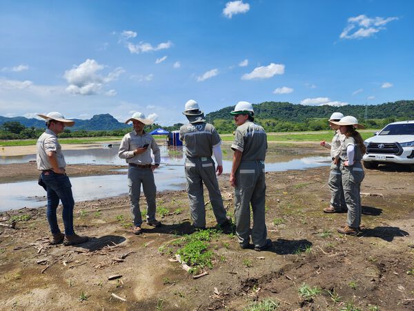  Parque Solar Tepuy avance obras 62 %
Parque Solar Tepuy avance obras 62 %
Fecha: 2 de noviembre 2023

Para descargar esta fotografía en alta resolución, haga clic sobre la imagen hasta que la misma se despliegue en la pantalla completa; luego dé clic derecho y elija la opción "guardar imagen como"

En caso de publicación por cualquier medio, solicitamos acompañarla del crédito: "Foto EPM"  
Palabras clave: Parque Solar Tepuy avance obras 62 %