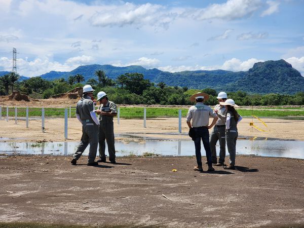  Parque Solar Tepuy avance obras 62 %
Parque Solar Tepuy avance obras 62 %
Fecha: 2 de noviembre 2023

Para descargar esta fotografía en alta resolución, haga clic sobre la imagen hasta que la misma se despliegue en la pantalla completa; luego dé clic derecho y elija la opción "guardar imagen como"

En caso de publicación por cualquier medio, solicitamos acompañarla del crédito: "Foto EPM"  
Palabras clave: Parque Solar Tepuy avance obras 62 %