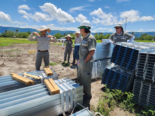  Parque Solar Tepuy avance obras 62 %
Parque Solar Tepuy avance obras 62 %
Fecha: 2 de noviembre 2023

Para descargar esta fotografía en alta resolución, haga clic sobre la imagen hasta que la misma se despliegue en la pantalla completa; luego dé clic derecho y elija la opción "guardar imagen como"

En caso de publicación por cualquier medio, solicitamos acompañarla del crédito: "Foto EPM"  
Palabras clave: Parque Solar Tepuy avance obras 62 %