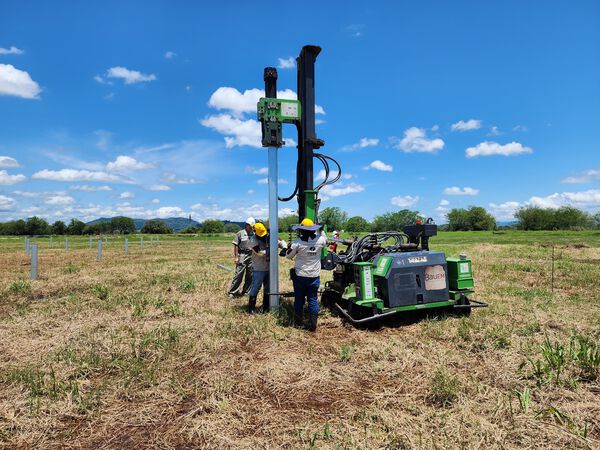  Parque Solar Tepuy avance obras 62 %
Parque Solar Tepuy avance obras 62 %
Fecha: 2 de noviembre 2023

Para descargar esta fotografía en alta resolución, haga clic sobre la imagen hasta que la misma se despliegue en la pantalla completa; luego dé clic derecho y elija la opción "guardar imagen como"

En caso de publicación por cualquier medio, solicitamos acompañarla del crédito: "Foto EPM"  
Palabras clave: Parque Solar Tepuy avance obras 62 %