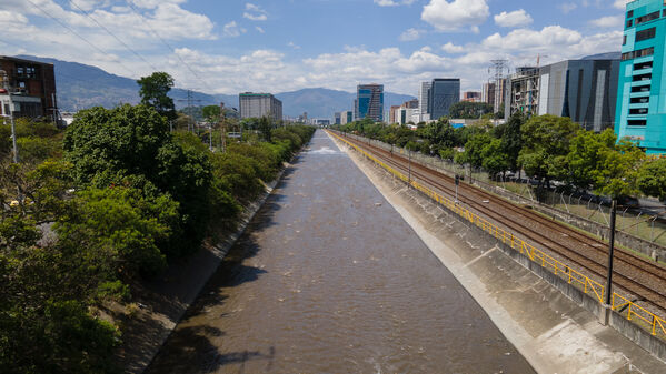 Palabras clave: Río Medellín  Río Aburrá Medellín  Saneamiento Valle de Aburrá  Saneamiento río Medellín