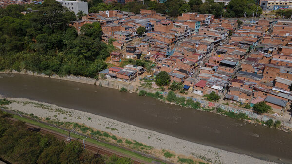 Palabras clave: Río Medellín  Río Aburrá Medellín  Saneamiento Valle de Aburrá  Saneamiento río Medellín