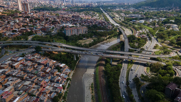 Palabras clave: Río Medellín  Río Aburrá Medellín  Saneamiento Valle de Aburrá  Saneamiento río Medellín