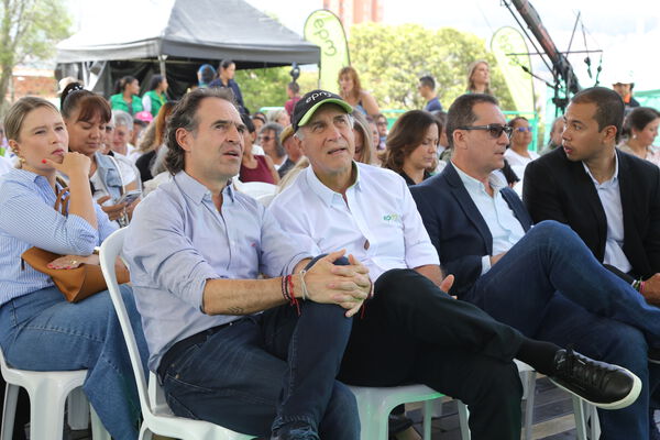 Rendición cuentas UVA  Imaginación
Rendición de cuentas UVA La Imaginación  
Fecha: 25 Abril 2024
Para descargar esta fotografía en alta resolución, haga clic sobre la imagen hasta que la misma se despliegue en la pantalla completa; luego dé clic derecho y elija la opción "guardar imagen como". 
En caso de publicación por cualquier medio, solicitamos acompañarla del crédito: "Foto EPM" 
Palabras clave: Rendición cuentas UVA  Imaginación