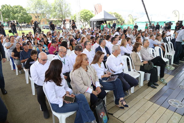 Rendición cuentas UVA  Imaginación
Rendición de cuentas UVA La Imaginación  
Fecha: 25 Abril 2024
Para descargar esta fotografía en alta resolución, haga clic sobre la imagen hasta que la misma se despliegue en la pantalla completa; luego dé clic derecho y elija la opción "guardar imagen como". 
En caso de publicación por cualquier medio, solicitamos acompañarla del crédito: "Foto EPM" 
Palabras clave: Rendición cuentas UVA  Imaginación