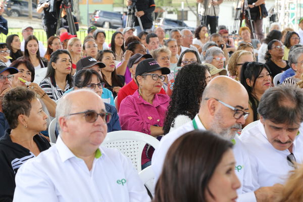 Rendición cuentas UVA  Imaginación
Rendición de cuentas UVA La Imaginación  
Fecha: 25 Abril 2024
Para descargar esta fotografía en alta resolución, haga clic sobre la imagen hasta que la misma se despliegue en la pantalla completa; luego dé clic derecho y elija la opción "guardar imagen como". 
En caso de publicación por cualquier medio, solicitamos acompañarla del crédito: "Foto EPM" 
Palabras clave: Rendición cuentas UVA  Imaginación