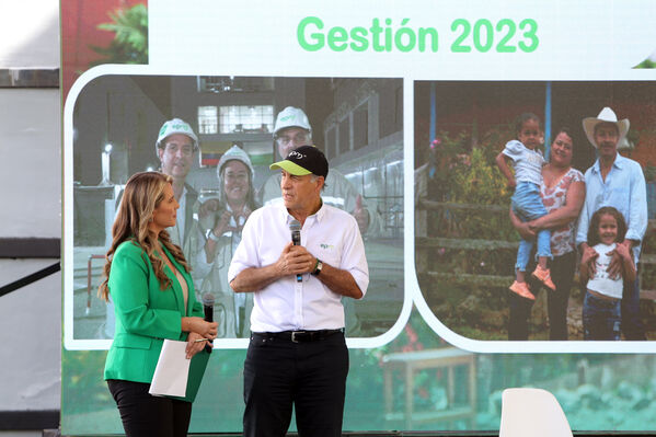 Rendición cuentas UVA  Imaginación
Rendición de cuentas UVA La Imaginación  
Fecha: 25 Abril 2024
Para descargar esta fotografía en alta resolución, haga clic sobre la imagen hasta que la misma se despliegue en la pantalla completa; luego dé clic derecho y elija la opción "guardar imagen como". 
En caso de publicación por cualquier medio, solicitamos acompañarla del crédito: "Foto EPM" 
Palabras clave: Rendición cuentas UVA  Imaginación