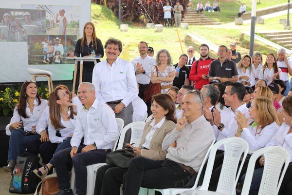 Rendición cuentas UVA  Imaginación
Rendición de cuentas UVA La Imaginación  
Fecha: 25 Abril 2024
Para descargar esta fotografía en alta resolución, haga clic sobre la imagen hasta que la misma se despliegue en la pantalla completa; luego dé clic derecho y elija la opción "guardar imagen como". 
En caso de publicación por cualquier medio, solicitamos acompañarla del crédito: "Foto EPM" 
Palabras clave: Rendición cuentas UVA  Imaginación