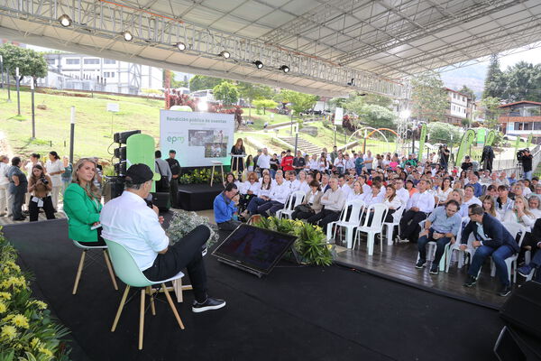 Rendición cuentas UVA  Imaginación
Rendición de cuentas UVA La Imaginación  
Fecha: 25 Abril 2024
Para descargar esta fotografía en alta resolución, haga clic sobre la imagen hasta que la misma se despliegue en la pantalla completa; luego dé clic derecho y elija la opción "guardar imagen como". 
En caso de publicación por cualquier medio, solicitamos acompañarla del crédito: "Foto EPM" 
Palabras clave: Rendición cuentas UVA  Imaginación