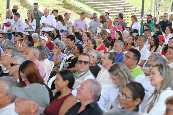 Rendición cuentas UVA  Imaginación
Rendición de cuentas UVA La Imaginación  
Fecha: 25 Abril 2024
Para descargar esta fotografía en alta resolución, haga clic sobre la imagen hasta que la misma se despliegue en la pantalla completa; luego dé clic derecho y elija la opción "guardar imagen como". 
En caso de publicación por cualquier medio, solicitamos acompañarla del crédito: "Foto EPM" 
Palabras clave: Rendición cuentas UVA  Imaginación