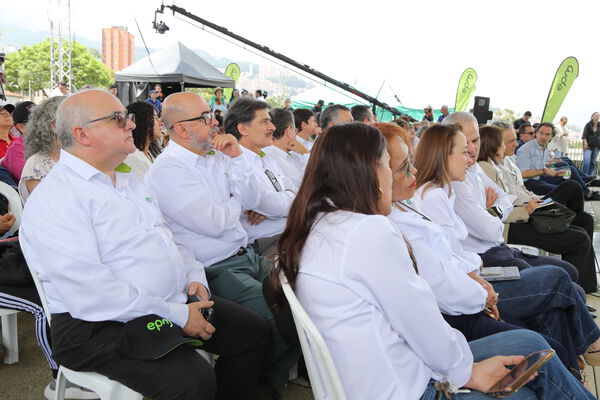 Rendición cuentas UVA  Imaginación
Rendición de cuentas UVA La Imaginación  
Fecha: 25 Abril 2024
Para descargar esta fotografía en alta resolución, haga clic sobre la imagen hasta que la misma se despliegue en la pantalla completa; luego dé clic derecho y elija la opción "guardar imagen como". 
En caso de publicación por cualquier medio, solicitamos acompañarla del crédito: "Foto EPM" 
Palabras clave: Rendición cuentas UVA  Imaginación