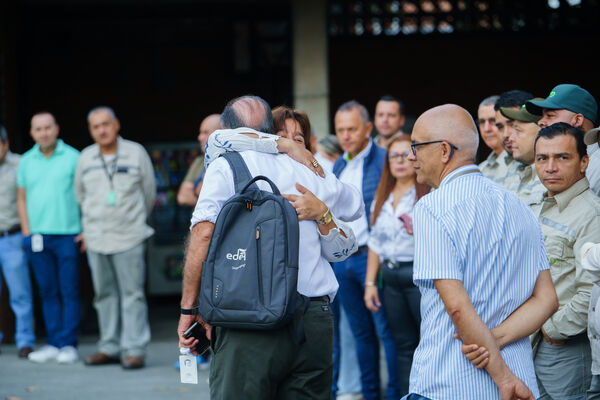 Acto Bienvenida nuevo gerente general 2024.
Acto Bienvenida nuevo gerente general 2024.
Fecha: 02 Enero 2024. 
Para descargar esta fotografía en alta resolución, haga clic sobre la imagen hasta que la misma se despliegue en la pantalla completa; luego dé clic derecho y elija la opción "guardar imagen como". 
En caso de publicación por cualquier medio, solicitamos acompañarla del crédito: "Foto EPM"
Palabras clave: John Maya nuevo gerente bienvenida acto bienvenida naturalmente recibimiento gerente desayuno gerente