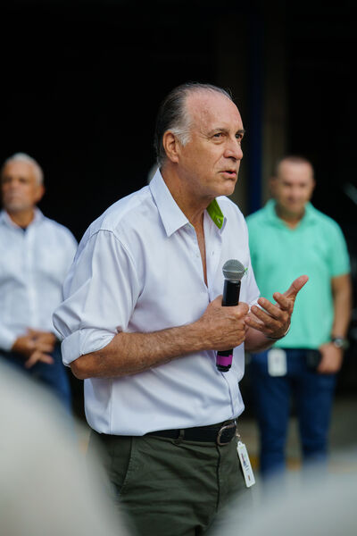 Acto Bienvenida nuevo gerente general 2024.
Acto Bienvenida nuevo gerente general 2024.
Fecha: 02 Enero 2024. 
Para descargar esta fotografía en alta resolución, haga clic sobre la imagen hasta que la misma se despliegue en la pantalla completa; luego dé clic derecho y elija la opción "guardar imagen como". 
En caso de publicación por cualquier medio, solicitamos acompañarla del crédito: "Foto EPM"
Palabras clave: John Maya nuevo gerente bienvenida acto bienvenida naturalmente recibimiento gerente desayuno gerente