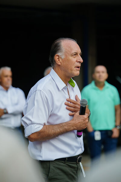 Acto Bienvenida nuevo gerente general 2024.
Acto Bienvenida nuevo gerente general 2024.
Fecha: 02 Enero 2024. 
Para descargar esta fotografía en alta resolución, haga clic sobre la imagen hasta que la misma se despliegue en la pantalla completa; luego dé clic derecho y elija la opción "guardar imagen como". 
En caso de publicación por cualquier medio, solicitamos acompañarla del crédito: "Foto EPM"
Palabras clave: John Maya nuevo gerente bienvenida acto bienvenida naturalmente recibimiento gerente desayuno gerente
