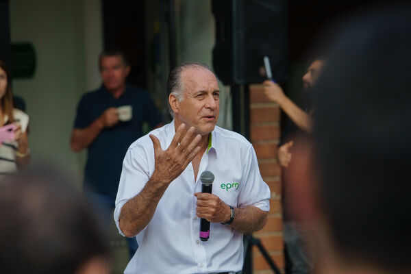 Acto Bienvenida nuevo gerente general 2024.
Acto Bienvenida nuevo gerente general 2024.
Fecha: 02 Enero 2024. 
Para descargar esta fotografía en alta resolución, haga clic sobre la imagen hasta que la misma se despliegue en la pantalla completa; luego dé clic derecho y elija la opción "guardar imagen como". 
En caso de publicación por cualquier medio, solicitamos acompañarla del crédito: "Foto EPM"
Palabras clave: John Maya nuevo gerente bienvenida acto bienvenida naturalmente recibimiento gerente desayuno gerente
