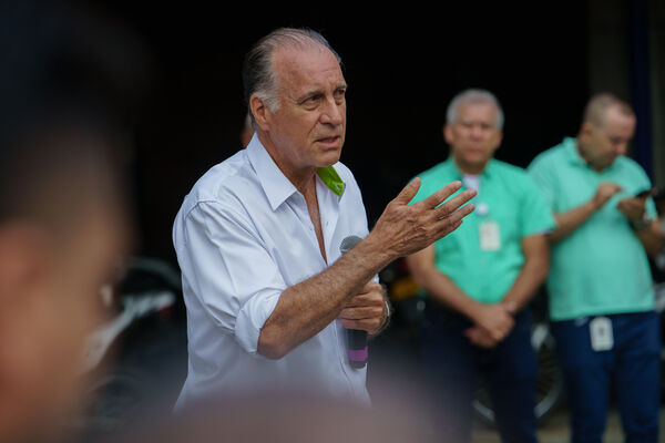 Acto Bienvenida nuevo gerente general 2024.
Acto Bienvenida nuevo gerente general 2024.
Fecha: 02 Enero 2024. 
Para descargar esta fotografía en alta resolución, haga clic sobre la imagen hasta que la misma se despliegue en la pantalla completa; luego dé clic derecho y elija la opción "guardar imagen como". 
En caso de publicación por cualquier medio, solicitamos acompañarla del crédito: "Foto EPM"
Palabras clave: John Maya nuevo gerente bienvenida acto bienvenida naturalmente recibimiento gerente desayuno gerente