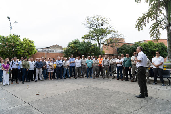 Acto Bienvenida nuevo gerente general 2024.
Acto Bienvenida nuevo gerente general 2024.
Fecha: 02 Enero 2024. 
Para descargar esta fotografía en alta resolución, haga clic sobre la imagen hasta que la misma se despliegue en la pantalla completa; luego dé clic derecho y elija la opción "guardar imagen como". 
En caso de publicación por cualquier medio, solicitamos acompañarla del crédito: "Foto EPM"
Palabras clave: John Maya nuevo gerente bienvenida acto bienvenida naturalmente recibimiento gerente desayuno gerente