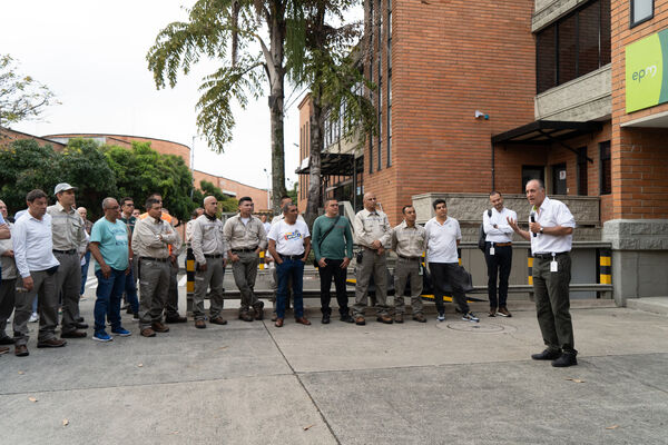 Acto Bienvenida nuevo gerente general 2024.
Acto Bienvenida nuevo gerente general 2024.
Fecha: 02 Enero 2024. 
Para descargar esta fotografía en alta resolución, haga clic sobre la imagen hasta que la misma se despliegue en la pantalla completa; luego dé clic derecho y elija la opción "guardar imagen como". 
En caso de publicación por cualquier medio, solicitamos acompañarla del crédito: "Foto EPM"
Palabras clave: John Maya nuevo gerente bienvenida acto bienvenida naturalmente recibimiento gerente desayuno gerente