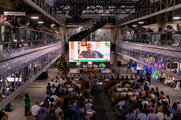 Acto Bienvenida nuevo gerente general 2024.
Acto Bienvenida nuevo gerente general 2024.
Fecha: 02 Enero 2024. 
Para descargar esta fotografía en alta resolución, haga clic sobre la imagen hasta que la misma se despliegue en la pantalla completa; luego dé clic derecho y elija la opción "guardar imagen como". 
En caso de publicación por cualquier medio, solicitamos acompañarla del crédito: "Foto EPM"
Palabras clave: John Maya nuevo gerente bienvenida acto bienvenida naturalmente recibimiento gerente desayuno gerente