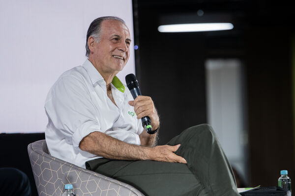 Acto Bienvenida nuevo gerente general 2024.
Acto Bienvenida nuevo gerente general 2024.
Fecha: 02 Enero 2024. 
Para descargar esta fotografía en alta resolución, haga clic sobre la imagen hasta que la misma se despliegue en la pantalla completa; luego dé clic derecho y elija la opción "guardar imagen como". 
En caso de publicación por cualquier medio, solicitamos acompañarla del crédito: "Foto EPM"
Palabras clave: John Maya nuevo gerente bienvenida acto bienvenida naturalmente recibimiento gerente desayuno gerente