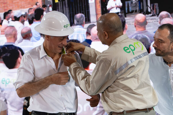Acto Bienvenida nuevo gerente general 2024.
Acto Bienvenida nuevo gerente general 2024.
Fecha: 02 Enero 2024. 
Para descargar esta fotografía en alta resolución, haga clic sobre la imagen hasta que la misma se despliegue en la pantalla completa; luego dé clic derecho y elija la opción "guardar imagen como". 
En caso de publicación por cualquier medio, solicitamos acompañarla del crédito: "Foto EPM"
Palabras clave: John Maya nuevo gerente bienvenida acto bienvenida naturalmente recibimiento gerente desayuno gerente