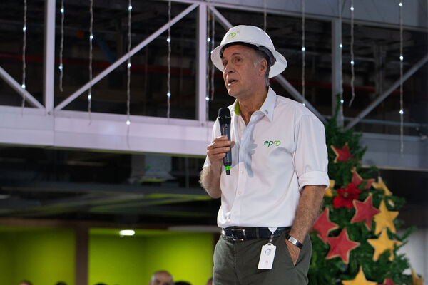 Acto Bienvenida nuevo gerente general 2024.
Acto Bienvenida nuevo gerente general 2024.
Fecha: 02 Enero 2024. 
Para descargar esta fotografía en alta resolución, haga clic sobre la imagen hasta que la misma se despliegue en la pantalla completa; luego dé clic derecho y elija la opción "guardar imagen como". 
En caso de publicación por cualquier medio, solicitamos acompañarla del crédito: "Foto EPM"
Palabras clave: John Maya nuevo gerente bienvenida acto bienvenida naturalmente recibimiento gerente desayuno gerente