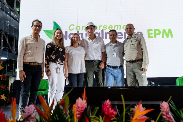 Acto Bienvenida nuevo gerente general 2024.
Acto Bienvenida nuevo gerente general 2024.
Fecha: 02 Enero 2024. 
Para descargar esta fotografía en alta resolución, haga clic sobre la imagen hasta que la misma se despliegue en la pantalla completa; luego dé clic derecho y elija la opción "guardar imagen como". 
En caso de publicación por cualquier medio, solicitamos acompañarla del crédito: "Foto EPM"
Palabras clave: John Maya nuevo gerente bienvenida acto bienvenida naturalmente recibimiento gerente desayuno gerente