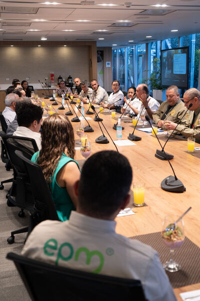 Acto Bienvenida nuevo gerente general 2024.
Acto Bienvenida nuevo gerente general 2024.
Fecha: 02 Enero 2024. 
Para descargar esta fotografía en alta resolución, haga clic sobre la imagen hasta que la misma se despliegue en la pantalla completa; luego dé clic derecho y elija la opción "guardar imagen como". 
En caso de publicación por cualquier medio, solicitamos acompañarla del crédito: "Foto EPM"
Palabras clave: John Maya nuevo gerente bienvenida acto bienvenida naturalmente recibimiento gerente desayuno gerente